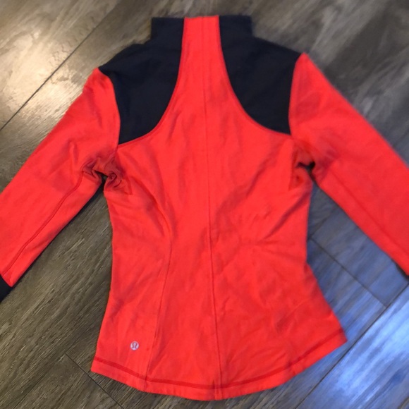 Lululemon jacket size 4 - Picture 8 of 10